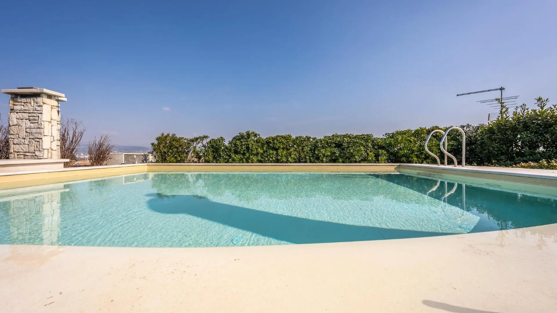 Nicola'S Penthouse Apartment Verona Italy